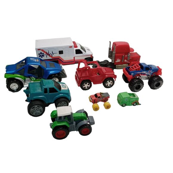 Mixed Lot of 9 Toy Cars Diecast & Plastic Vehicles Trucks Jeep Ambulance Vintage - Picture 1 of 10